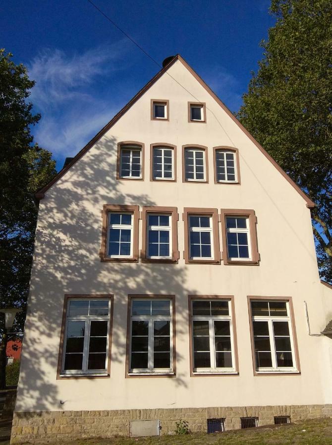 Alte Schule Gaestehaus - The Principal'S Rooms Appartment Bitburg Luaran gambar